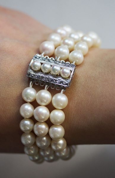Perlenarmband japanische Akoyazuchtperlen Weissgold 750 Schliesse ganz runde Perlen