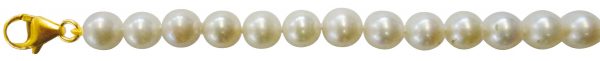 Perlenkette GG 333/-. Traumhaftes Perlencollier 44 cm lang mit wunderschönen, superfeinen, ganz runden, fast makellosen, echten japanischen Akoyazuchtperlen 7,5-7,7 mm und leicht cremefarbenem Luster. Hochwertiger Verschluss in feinem Gelbgold 333/-. Sehr