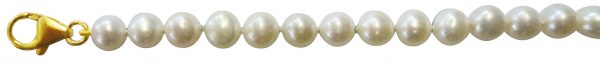 Perlenkette GG 333/-. Bezauberndes Perlencollier 42 cm lang mit nicht ganz runden, wunderschön glänzenden, fast makellosen echten Süßwasserzuchtperlen 6,5 mm und strahlendem weißen Luster. Hochwertiger Verschluss in feinem Gelbgold 333/-. Sehr edel in der